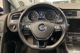 Sininen Volkswagen GOLF 2018 kuva 14.
