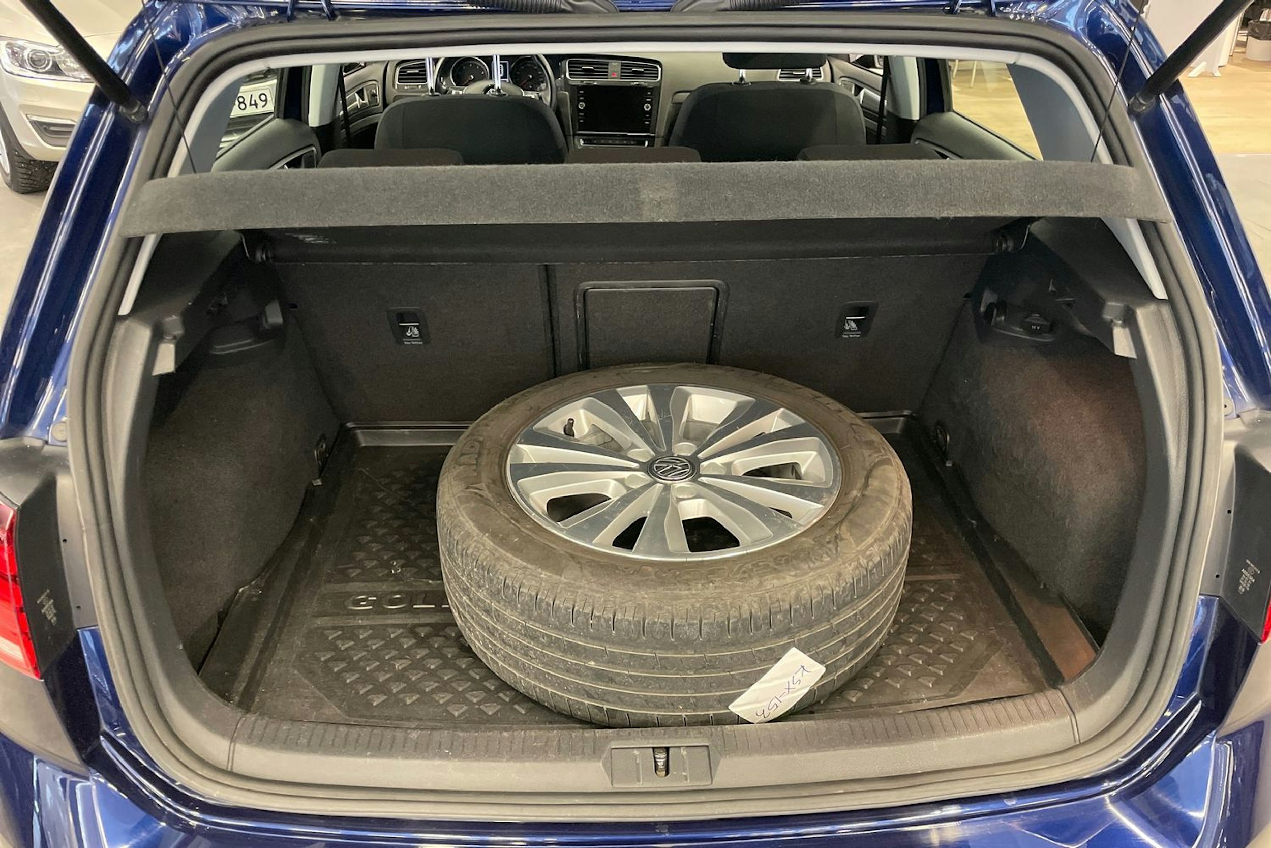 Sininen Volkswagen GOLF 2018 kuva 16.