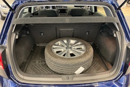 Sininen Volkswagen GOLF 2018 kuva 16.