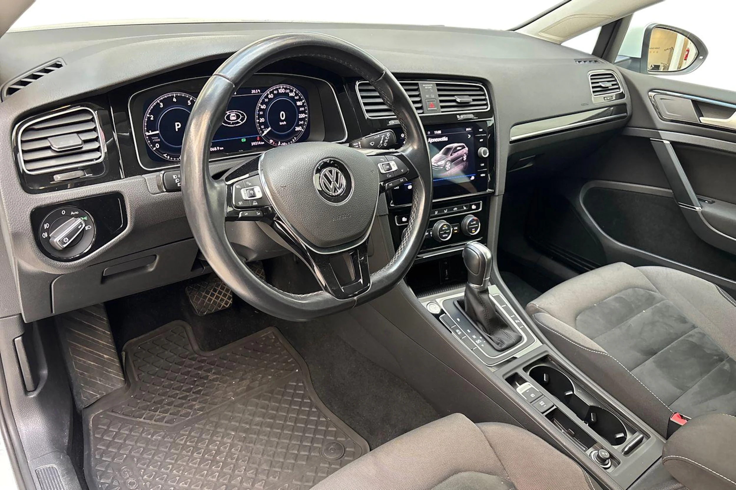 valkoinen Volkswagen Golf 2018 kuva 6.