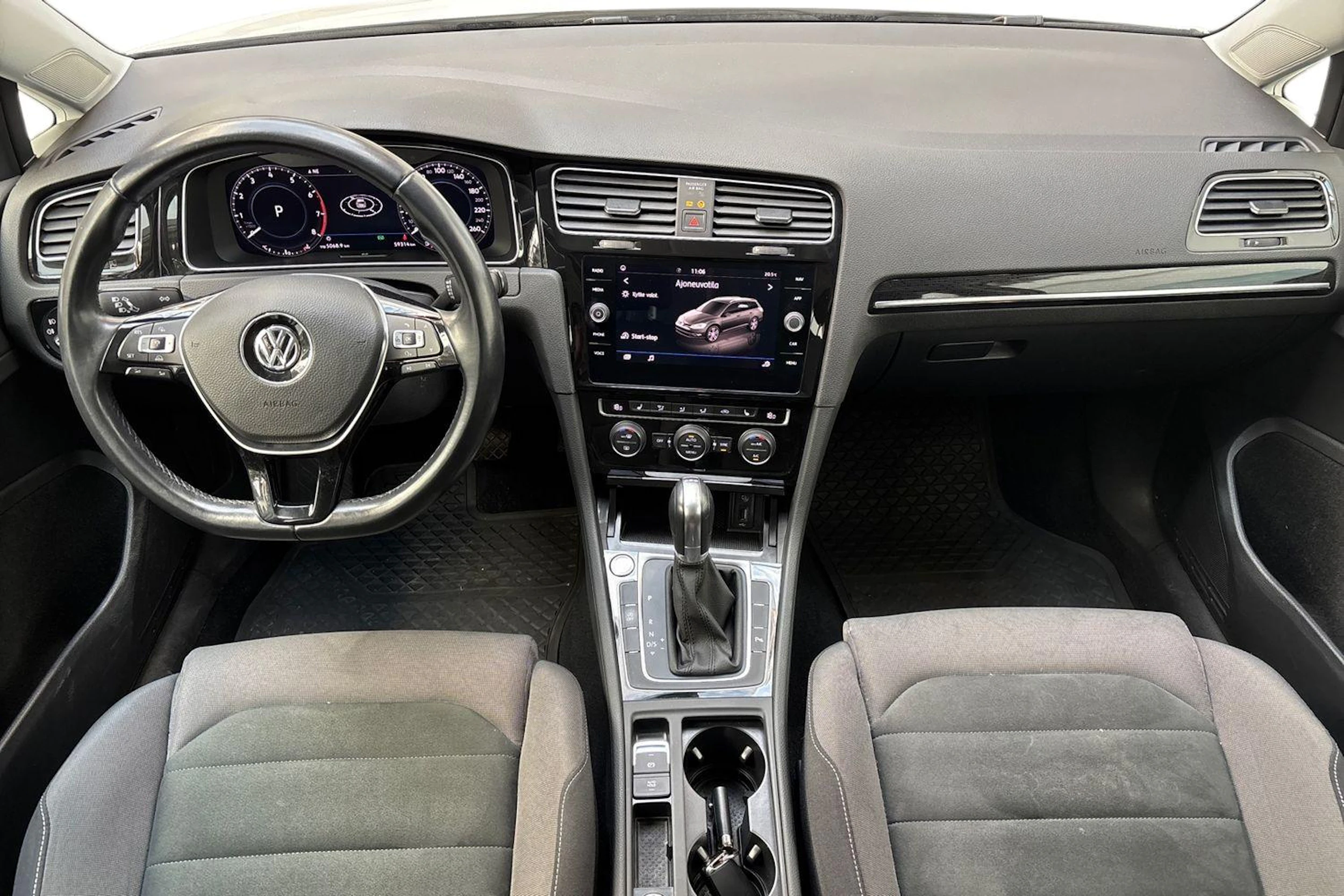 valkoinen Volkswagen Golf 2018 kuva 7.