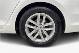 valkoinen Volkswagen Golf 2018 kuva 9.