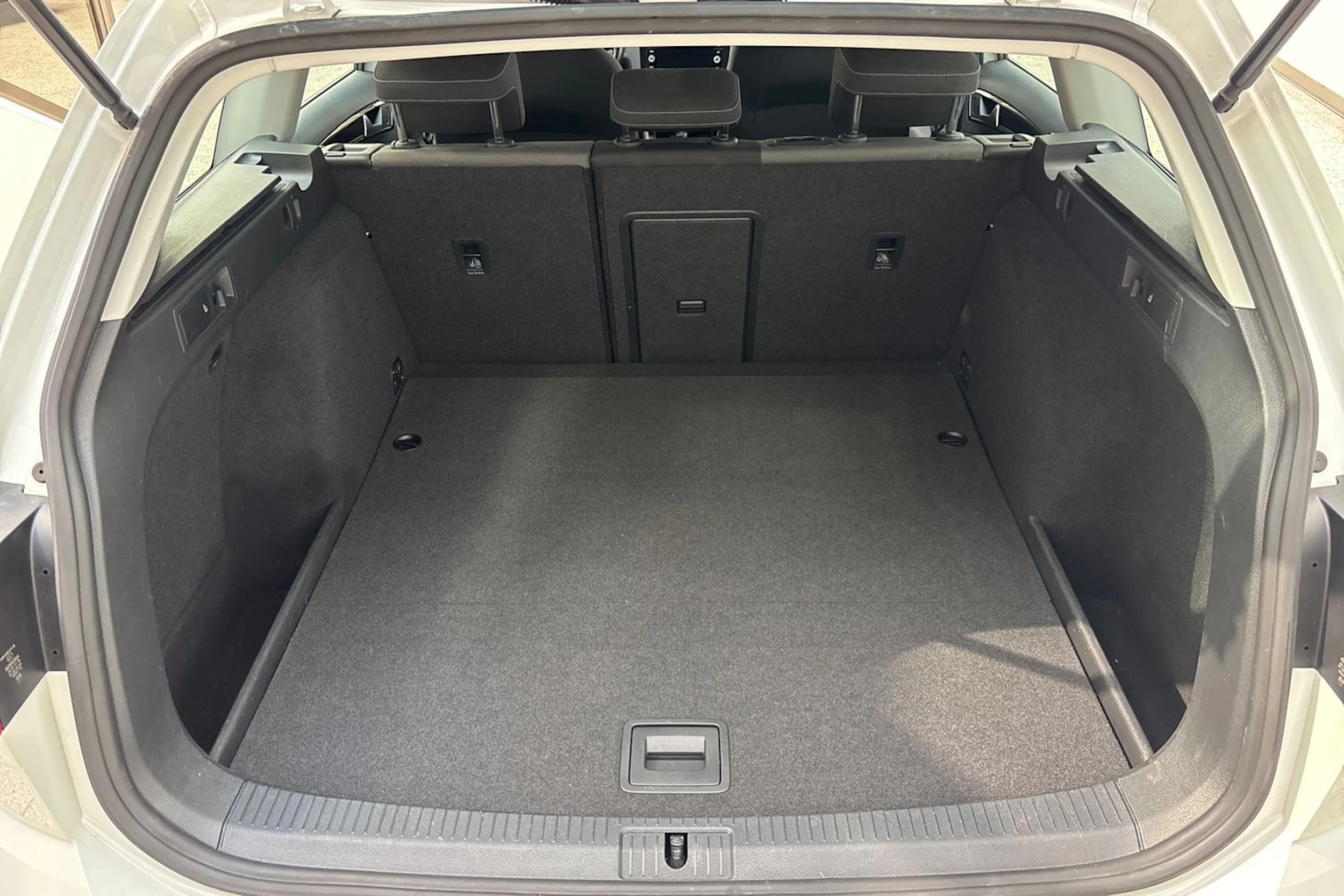 valkoinen Volkswagen Golf 2018 kuva 11.
