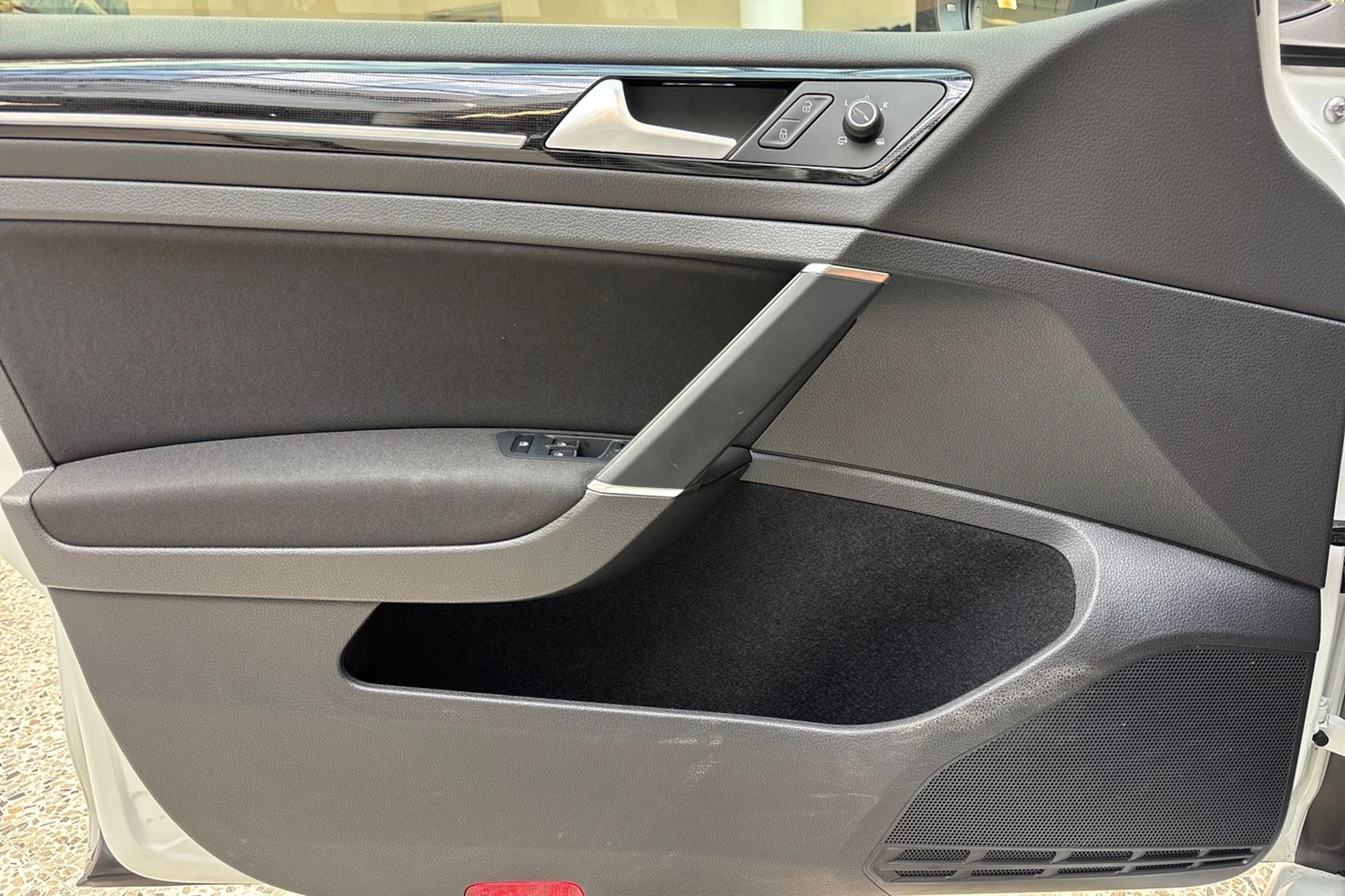 valkoinen Volkswagen Golf 2018 kuva 15.