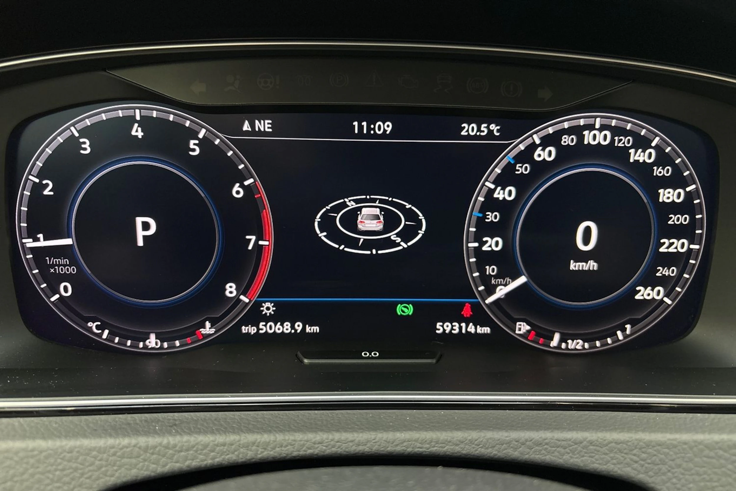 valkoinen Volkswagen Golf 2018 kuva 18.