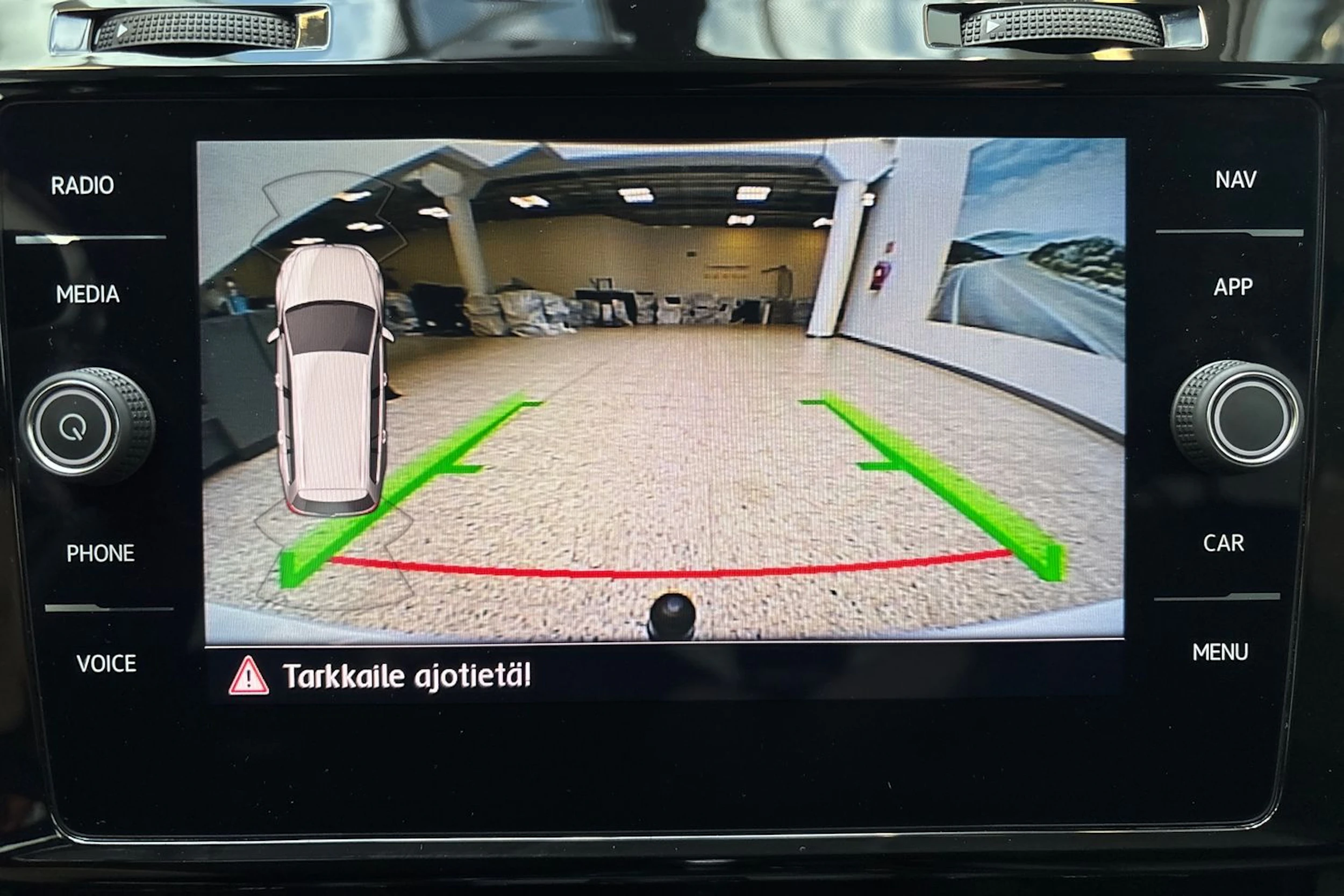 valkoinen Volkswagen Golf 2018 kuva 20.