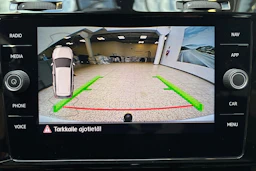 valkoinen Volkswagen Golf 2018 kuva 20.