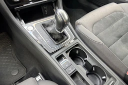 valkoinen Volkswagen Golf 2018 kuva 22.