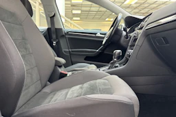 valkoinen Volkswagen Golf 2018 kuva 23.
