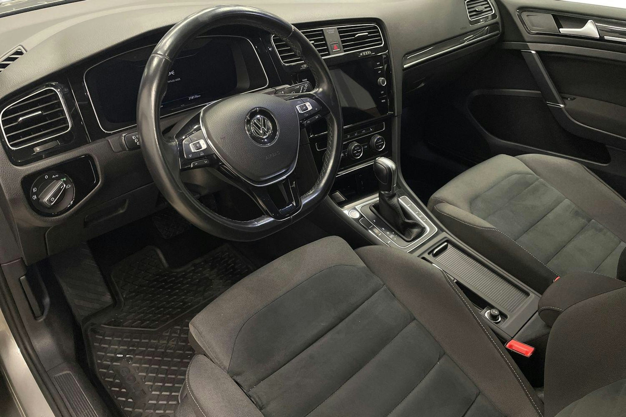 Harmaa Volkswagen GOLF 2018 kuva 7.