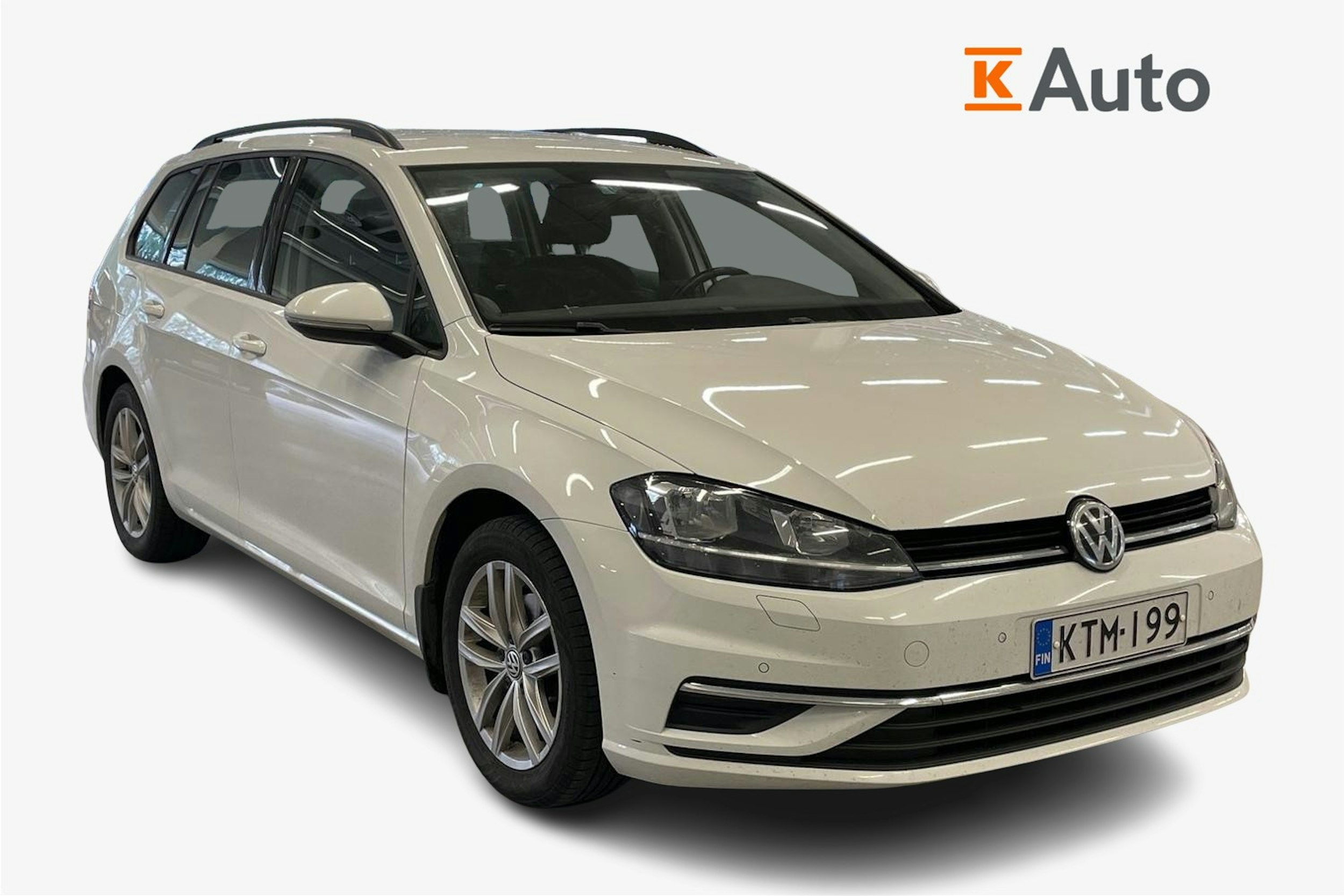 valkoinen Volkswagen Golf 2018 kuva 1.
