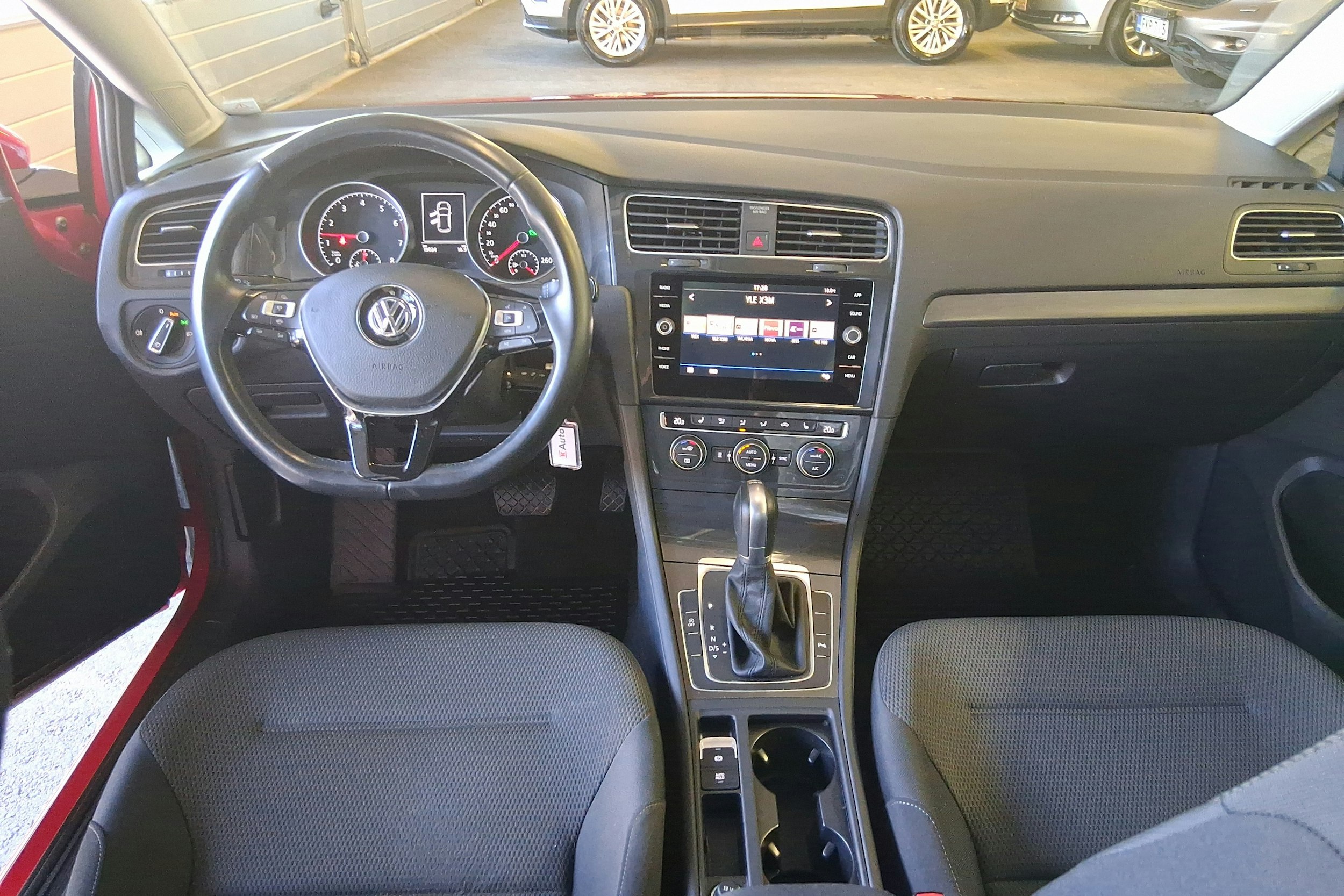 punainen Volkswagen Golf 2018 kuva 7.