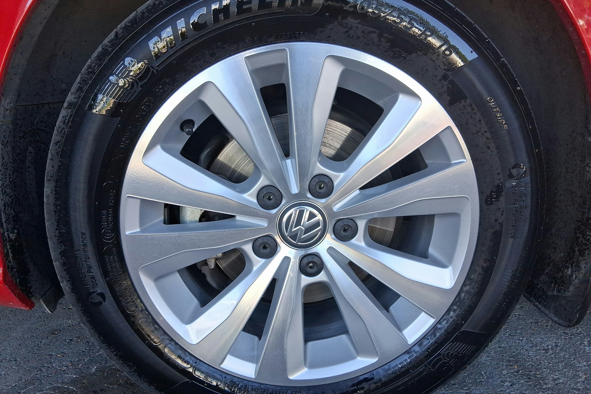 punainen Volkswagen Golf 2018 kuva 9.