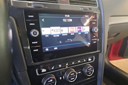 punainen Volkswagen Golf 2018 kuva 11.