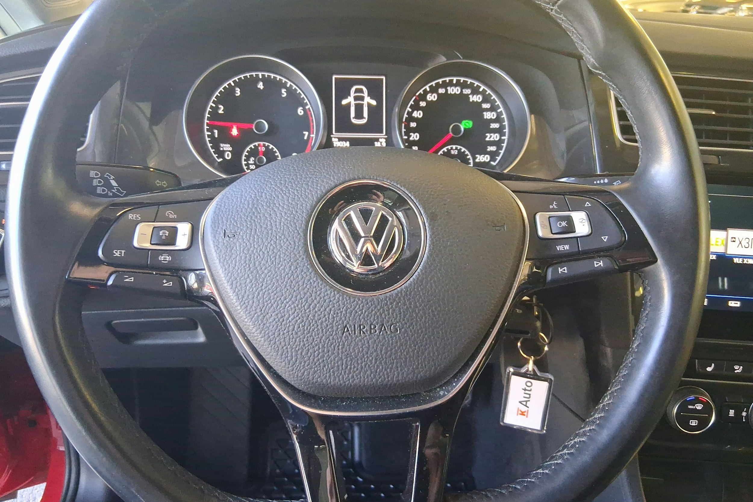 punainen Volkswagen Golf 2018 kuva 12.