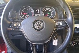 punainen Volkswagen Golf 2018 kuva 12.