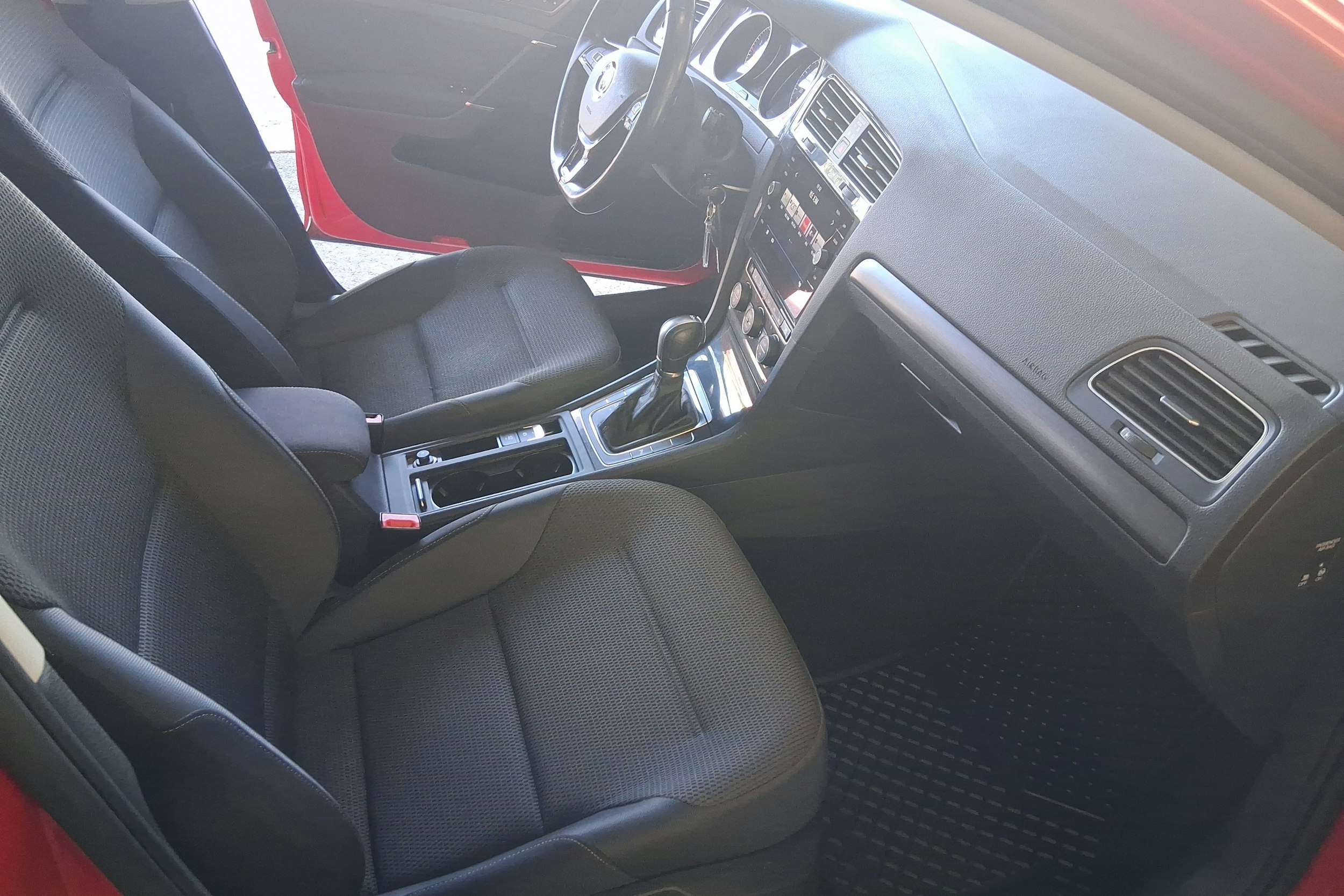 punainen Volkswagen Golf 2018 kuva 13.