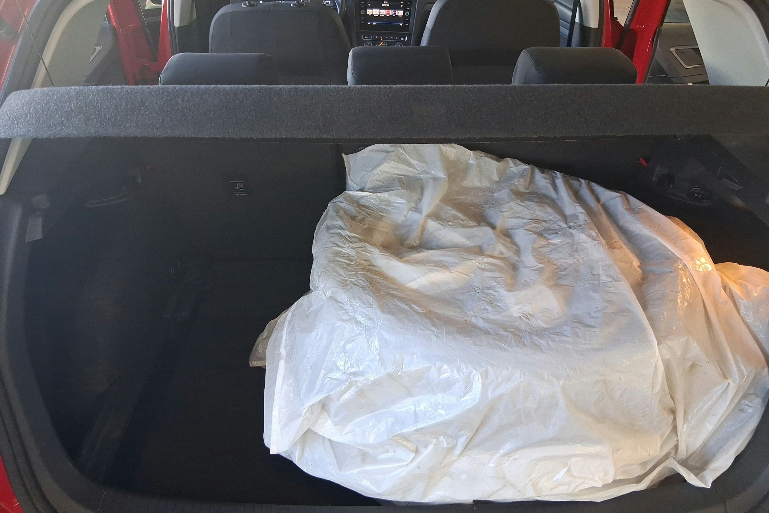 punainen Volkswagen Golf 2018 kuva 15.