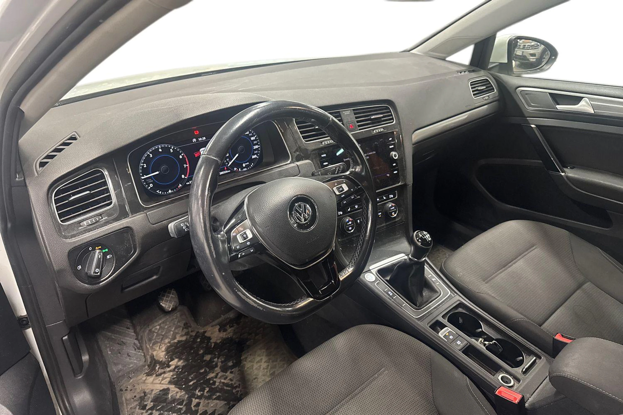 valkoinen Volkswagen Golf 2018 kuva 3.