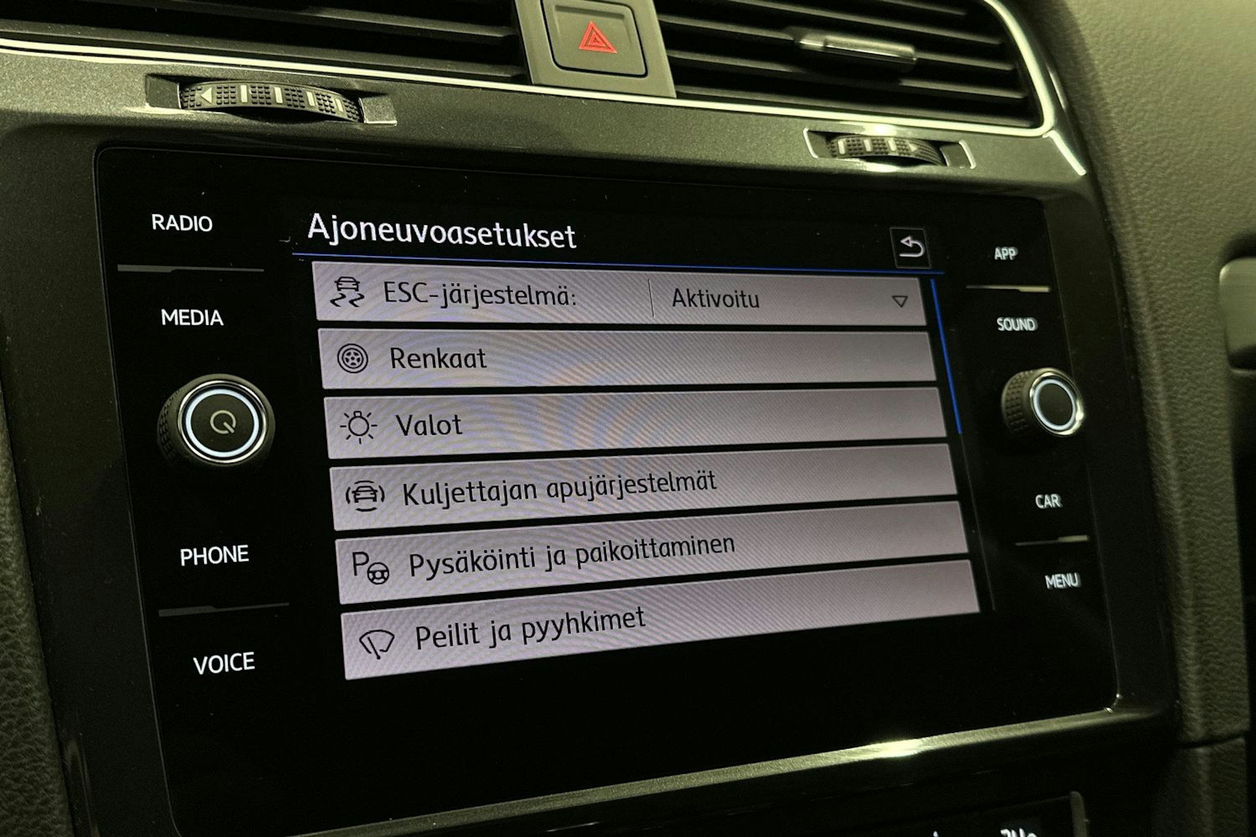 musta Volkswagen Golf 2018 kuva 14.