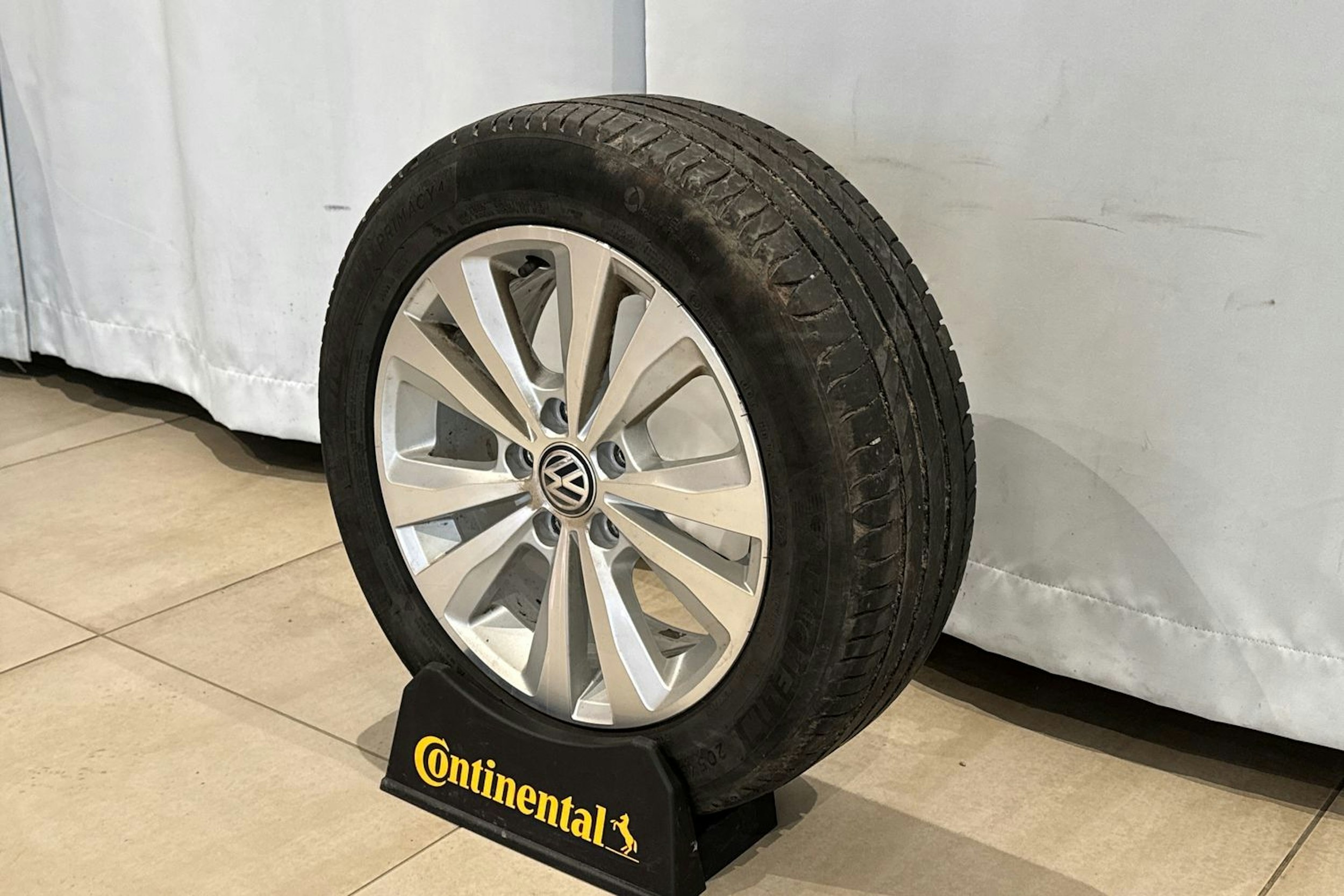 valkoinen Volkswagen Golf 2019 kuva 11.