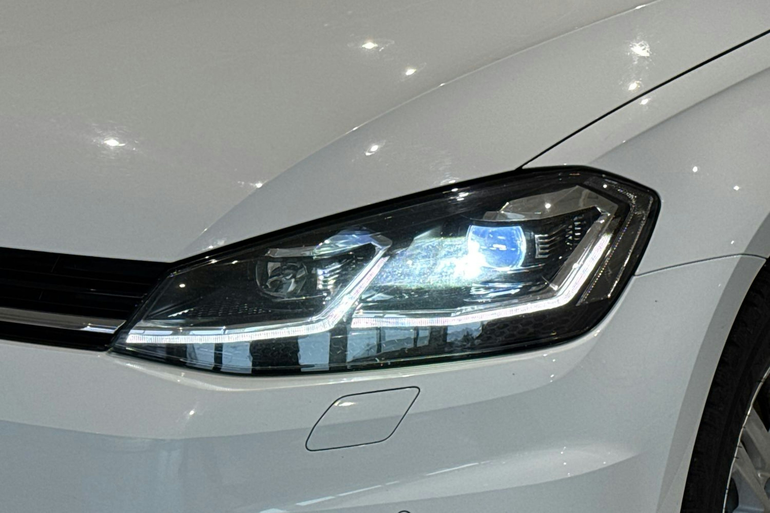 valkoinen Volkswagen Golf 2019 kuva 12.