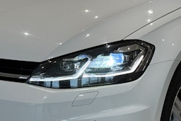 valkoinen Volkswagen Golf 2019 kuva 12.