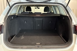 valkoinen Volkswagen Golf 2019 kuva 13.