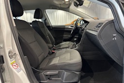 valkoinen Volkswagen Golf 2019 kuva 14.