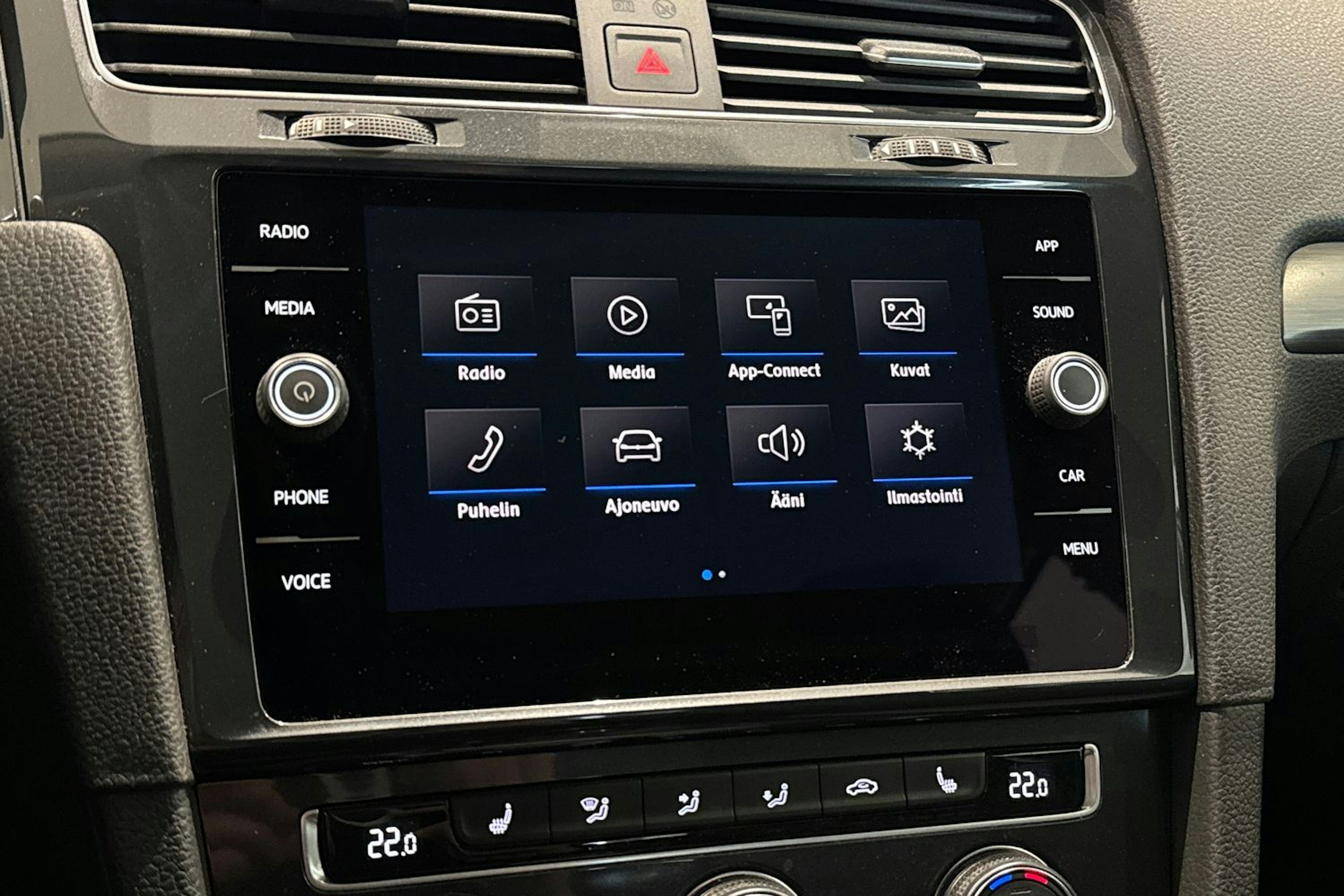 valkoinen Volkswagen Golf 2019 kuva 16.