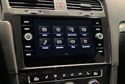 valkoinen Volkswagen Golf 2019 kuva 16.