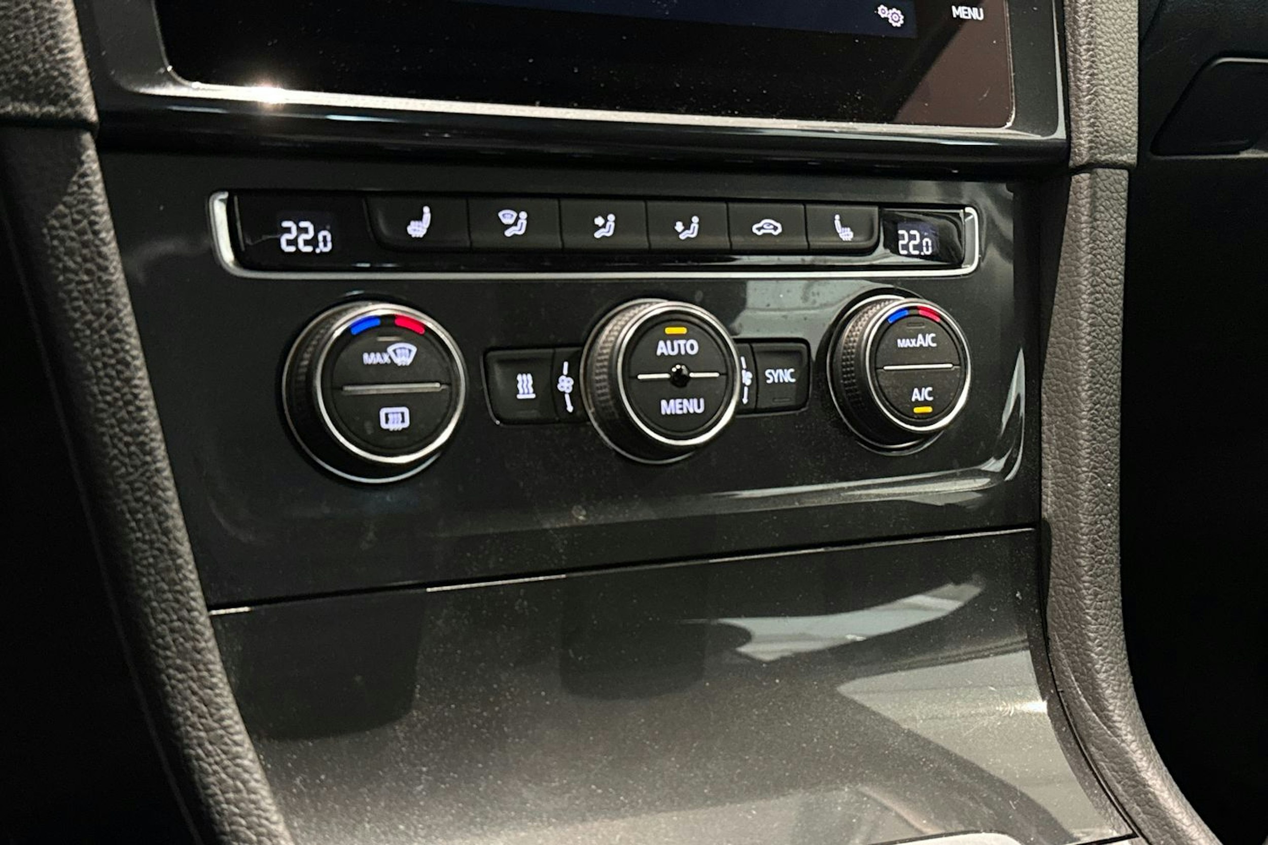 valkoinen Volkswagen Golf 2019 kuva 20.