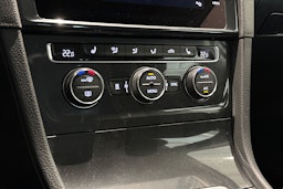 valkoinen Volkswagen Golf 2019 kuva 20.