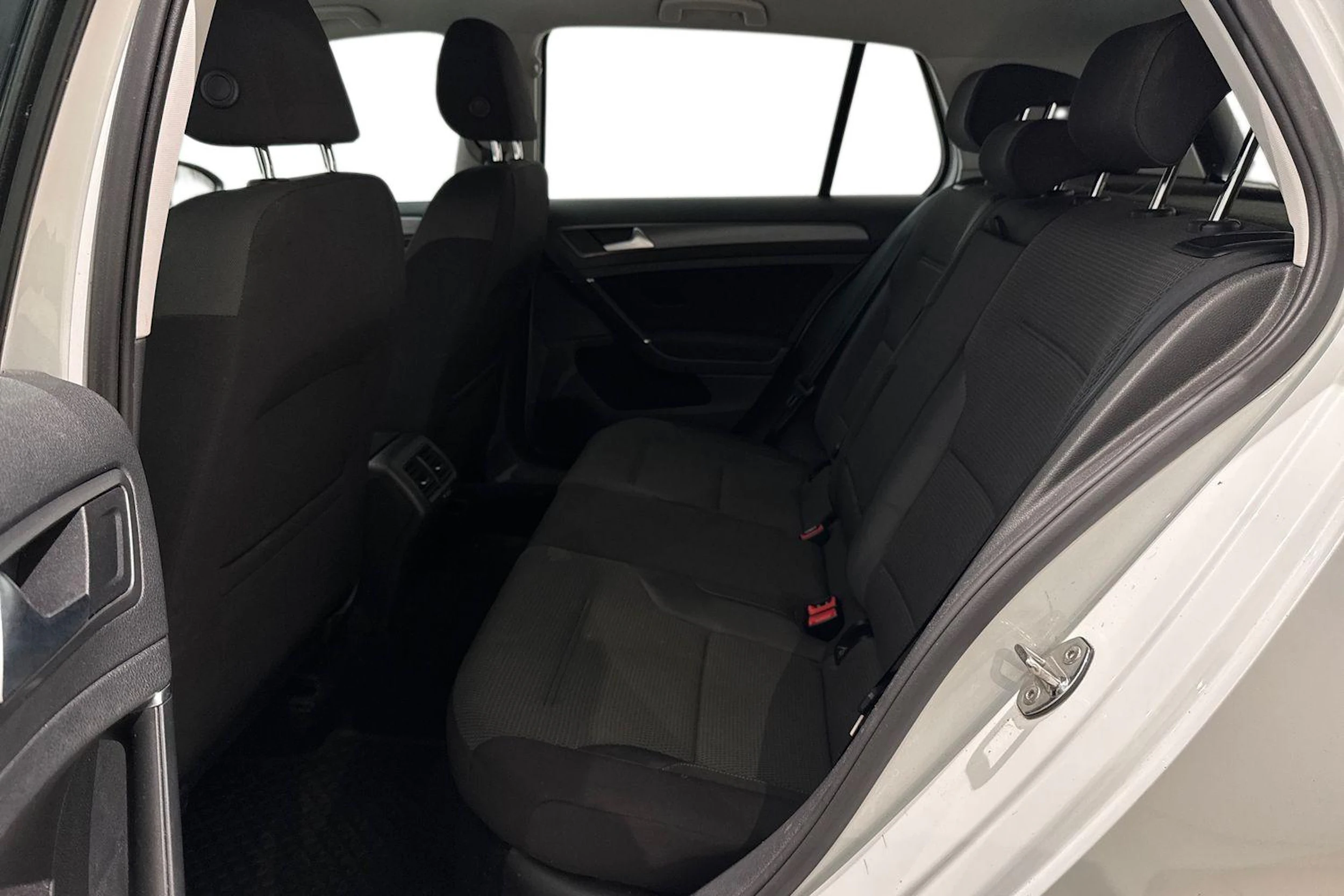 valkoinen Volkswagen Golf 2018 kuva 11.