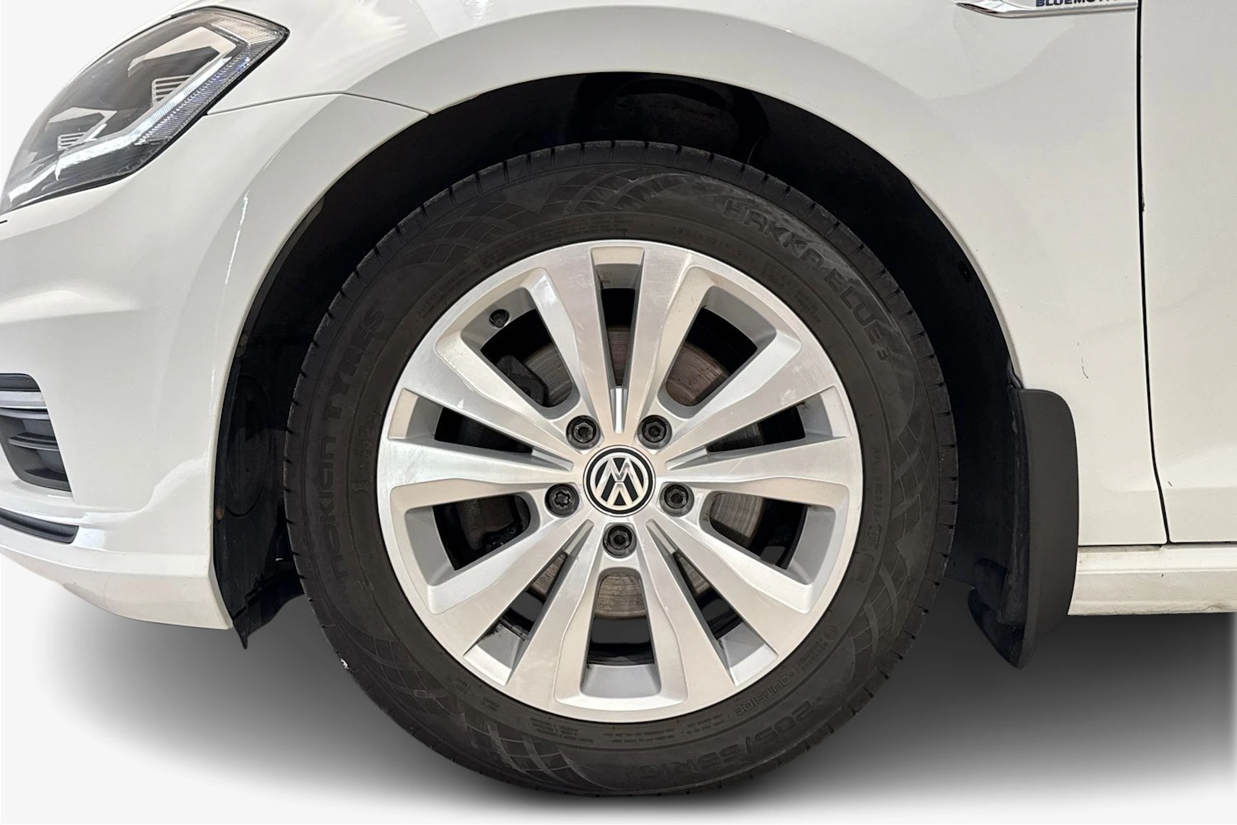 valkoinen Volkswagen Golf 2018 kuva 12.