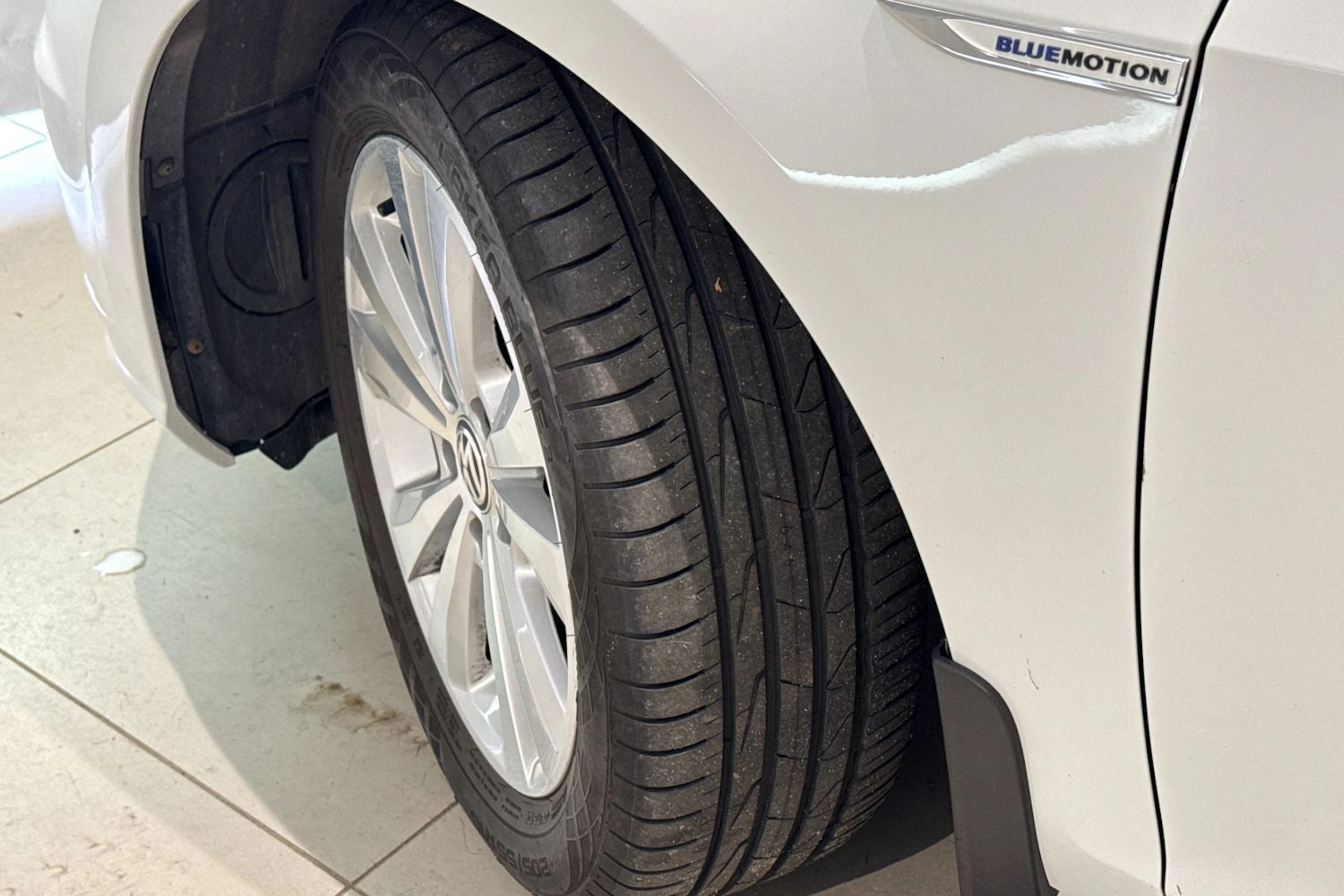 valkoinen Volkswagen Golf 2018 kuva 13.