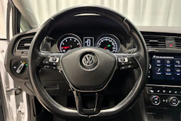 valkoinen Volkswagen Golf 2018 kuva 18.