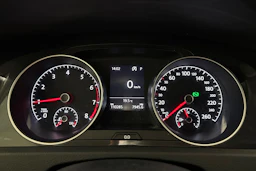 valkoinen Volkswagen Golf 2018 kuva 19.