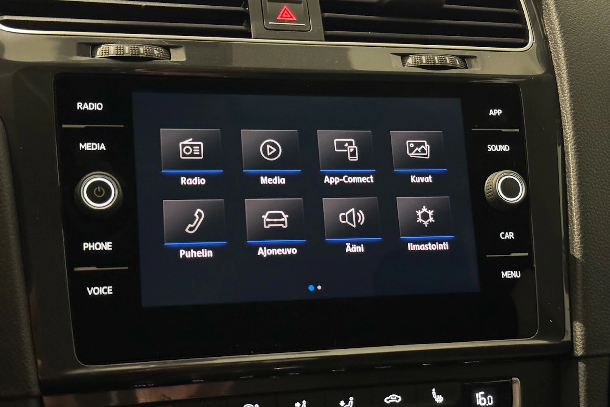 valkoinen Volkswagen Golf 2018 kuva 20.