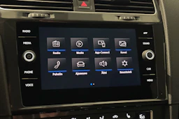 valkoinen Volkswagen Golf 2018 kuva 20.