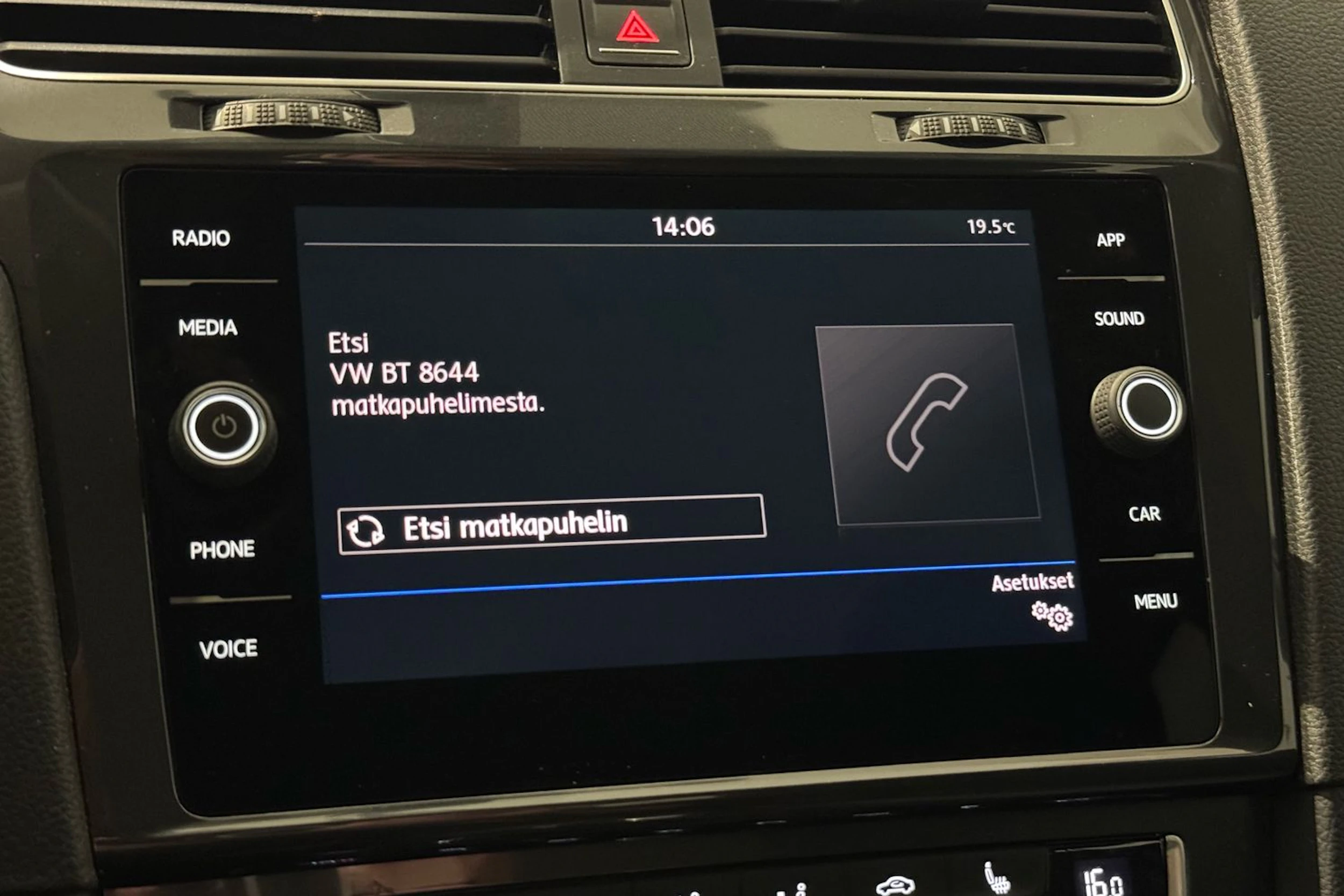 valkoinen Volkswagen Golf 2018 kuva 22.