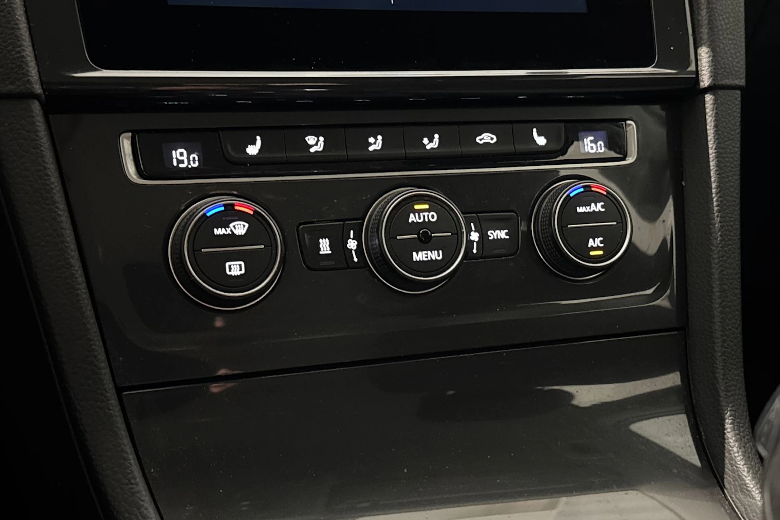 valkoinen Volkswagen Golf 2018 kuva 25.