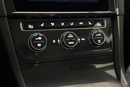 valkoinen Volkswagen Golf 2018 kuva 25.