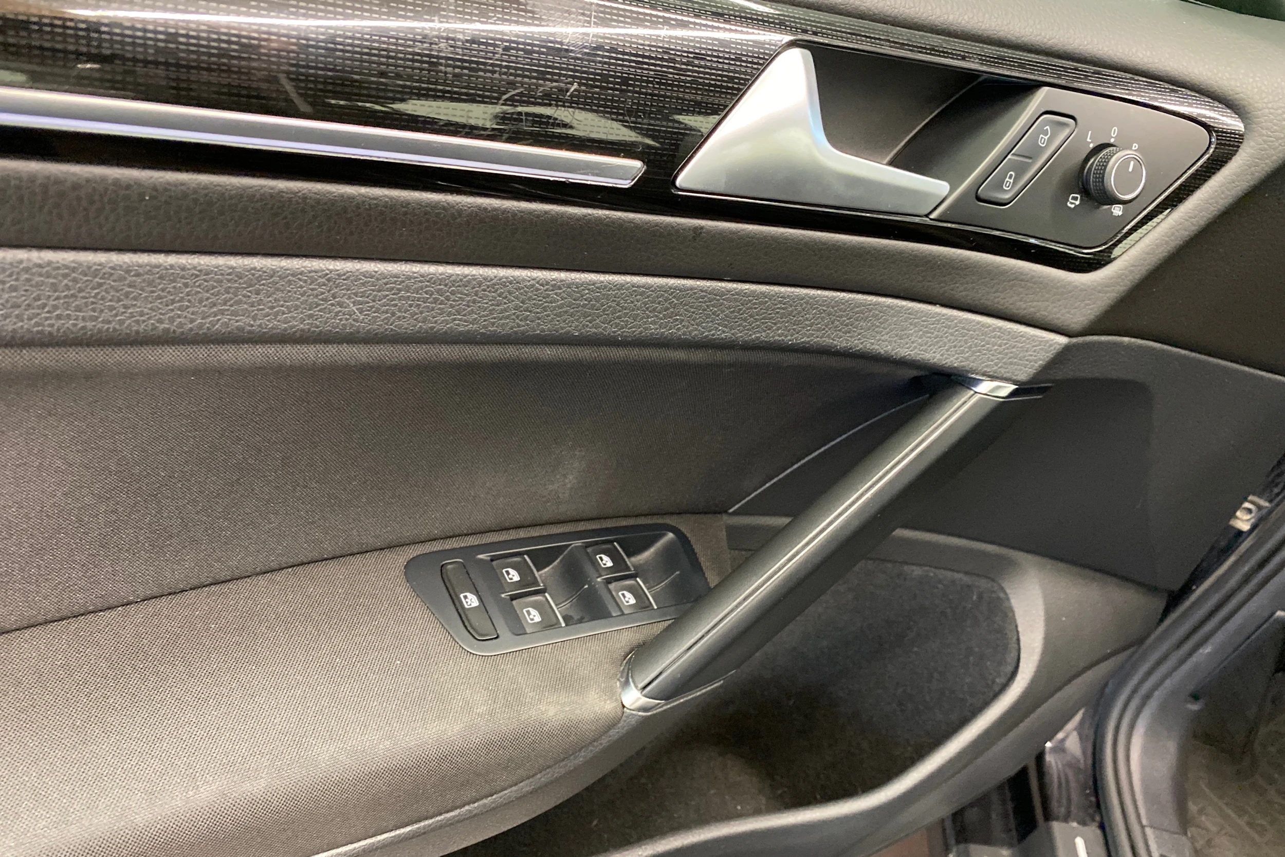 Musta Volkswagen GOLF 2018 kuva 13.