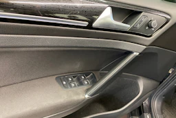 Musta Volkswagen GOLF 2018 kuva 13.