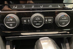 Musta Volkswagen GOLF 2018 kuva 17.