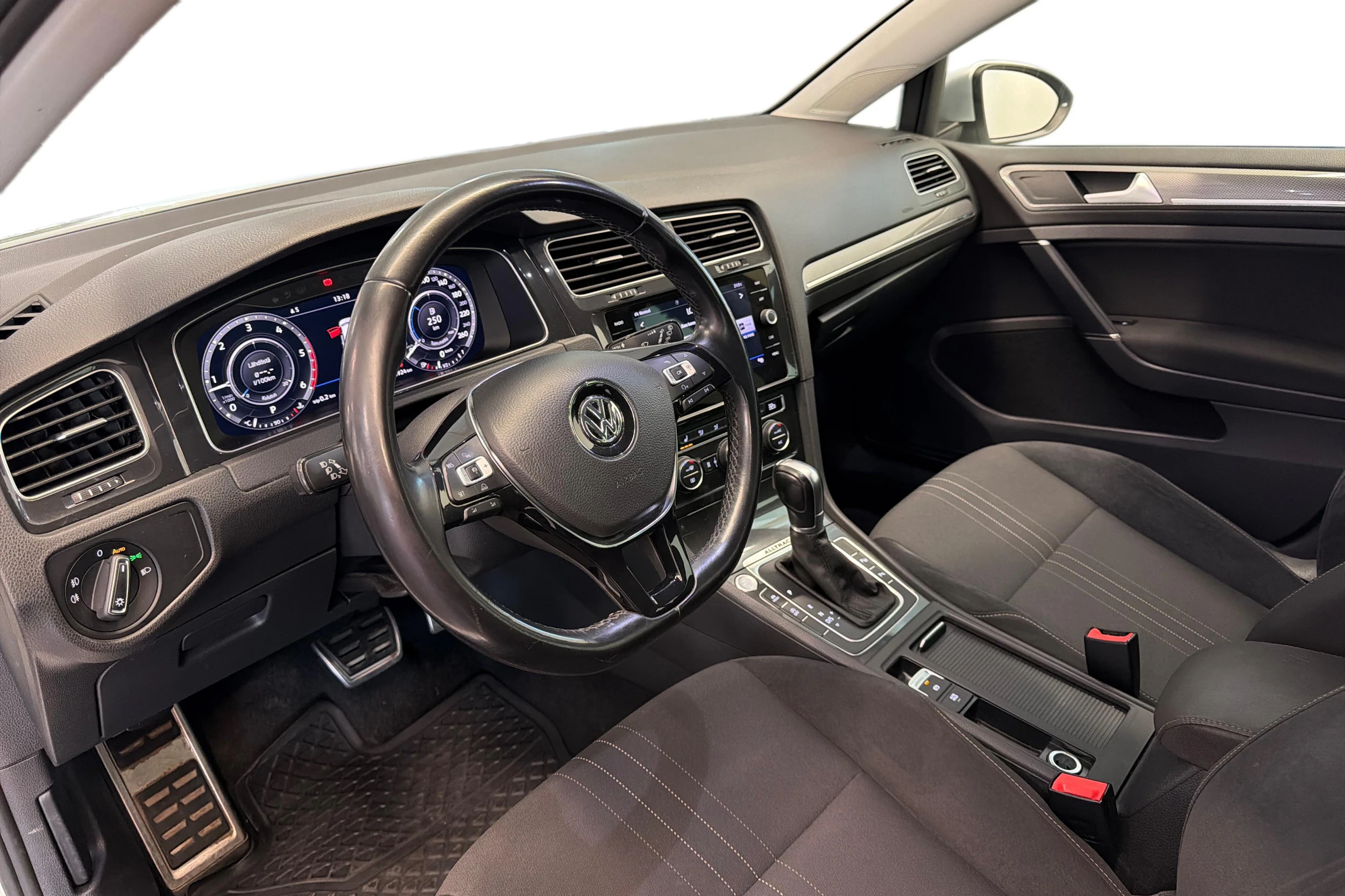 valkoinen Volkswagen Golf 2018 kuva 8.