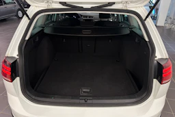 valkoinen Volkswagen Golf 2018 kuva 15.