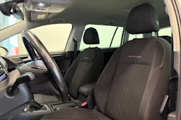 valkoinen Volkswagen Golf 2018 kuva 17.