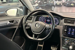 valkoinen Volkswagen Golf 2018 kuva 18.